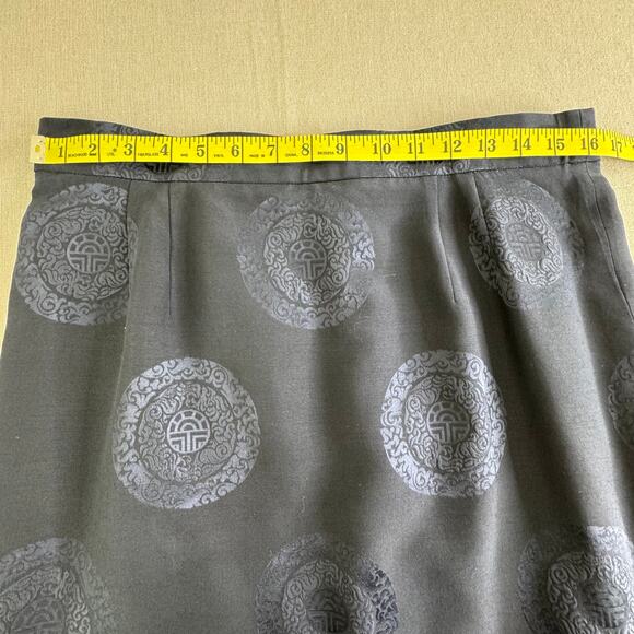 Louis Feraud silk skirt with oriental medallion pattern - Picture 7 of 8